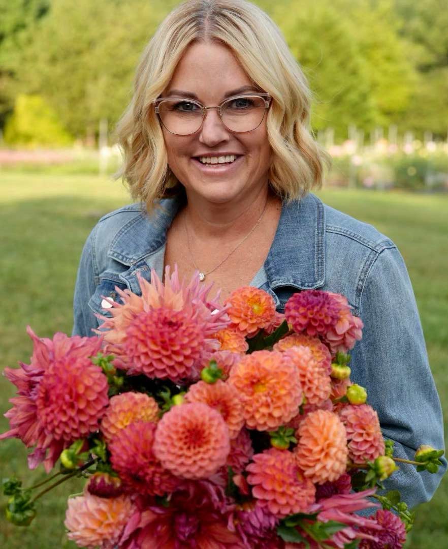 Amy Lynn holding a bouquet of flowers at Echo Hill Flower Farm